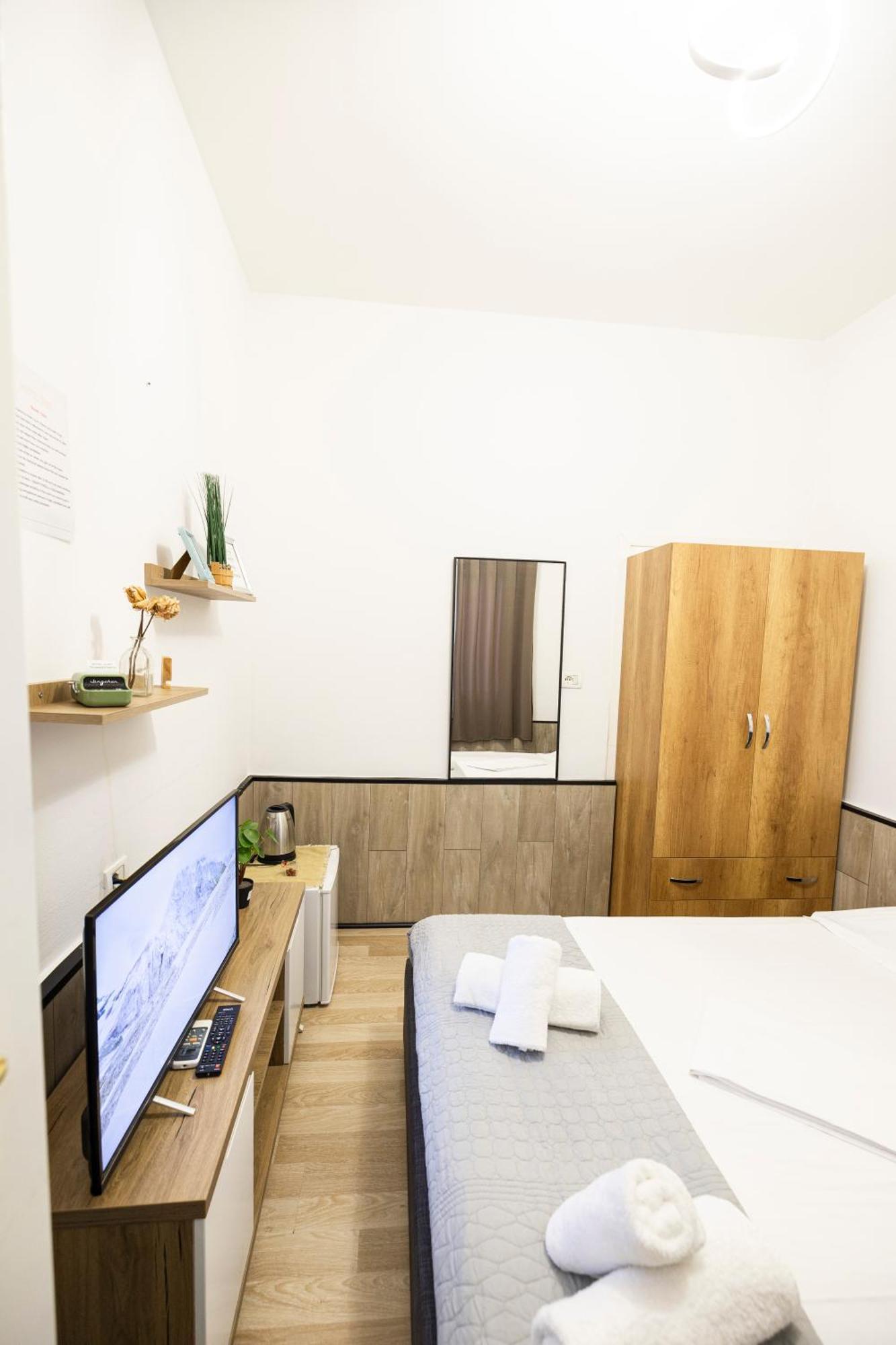 Tiny Cute Studio Near The City Center - 5 Min Walk Tirana Exterior photo